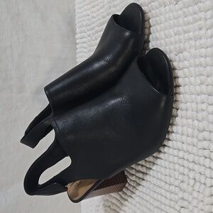 Clarks Deva Jayleen Black Leather Peep Toe Slingback Block Heel Sandals size 9.5